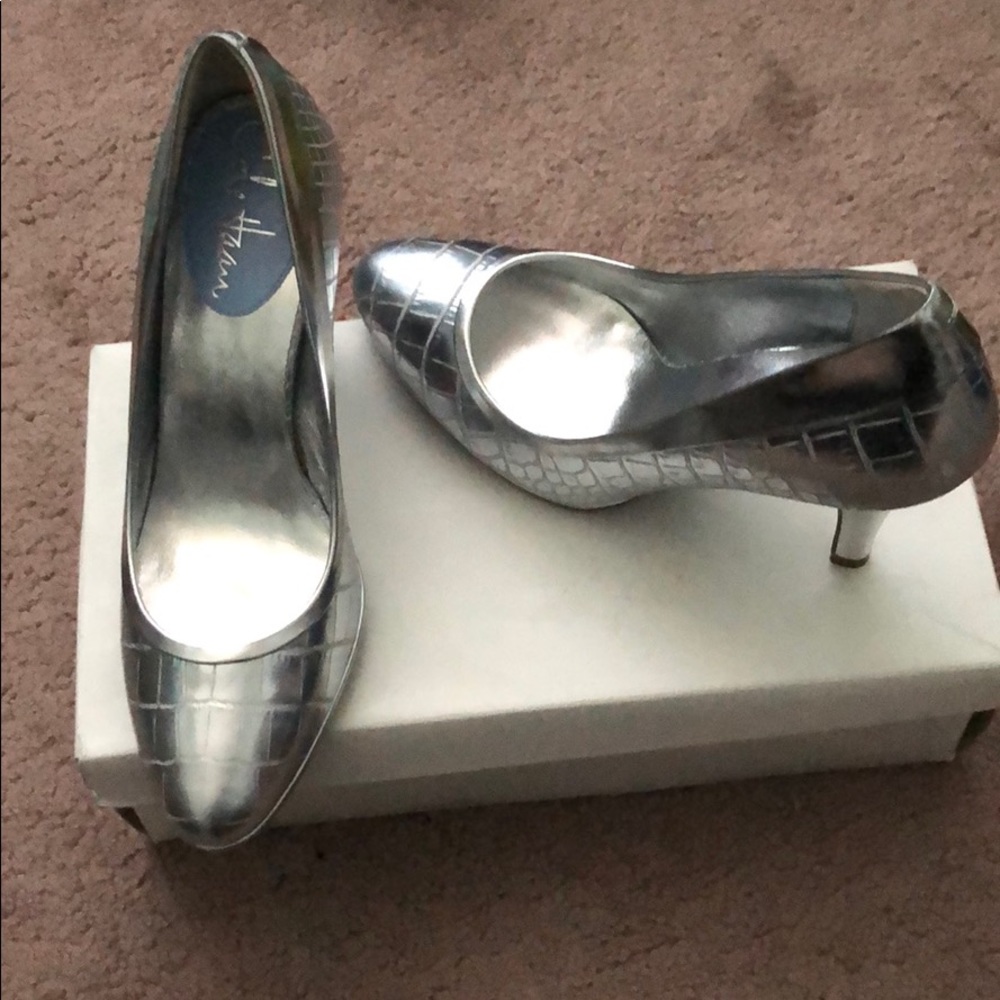 Brand new! Silver Cole Haan pumps